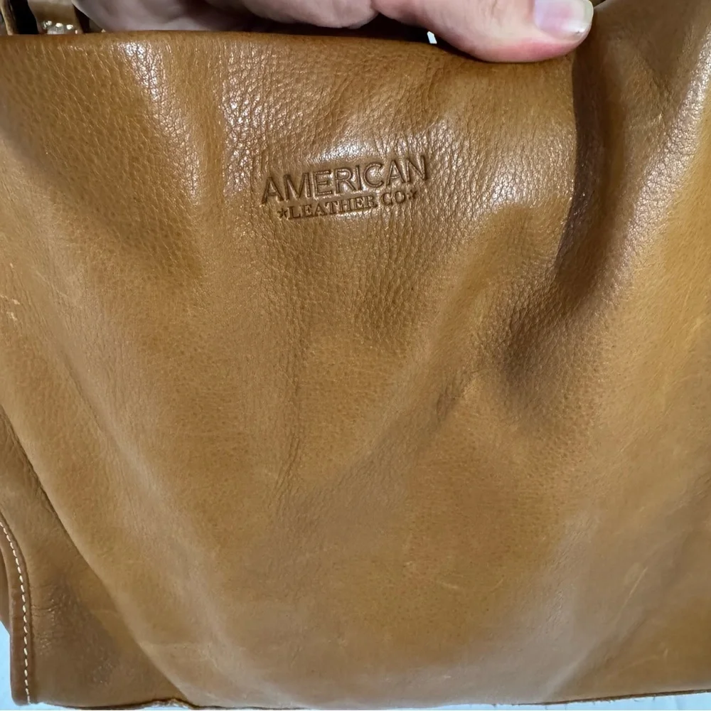 86. Women’s American Leather Co. Elegant Tan Leather Shoulder Bag